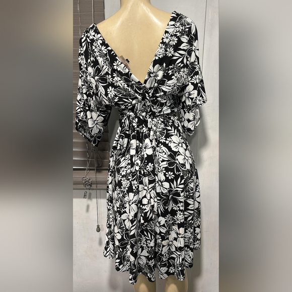 Roulette Black and White Floral Long Sleeve Dress - Picture 5 of 6